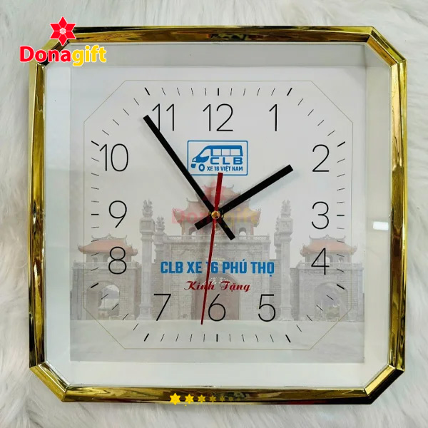 Đồng hồ treo tường kim chữ nhật thiết kế hiện đại và tinh tế