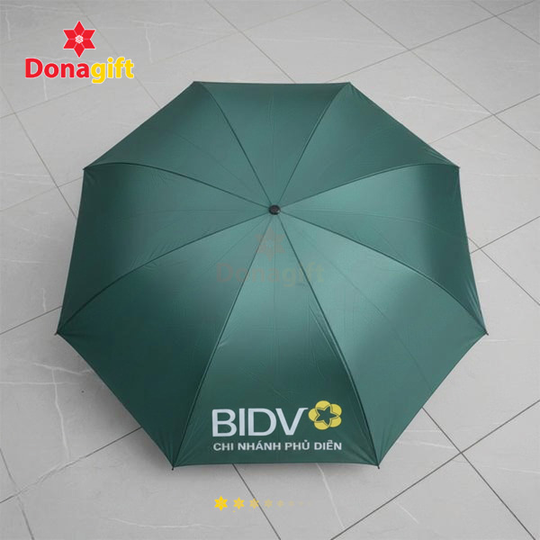 Cận cảnh dù cầm tay Ngân hàng BIDV in logo nổi bật