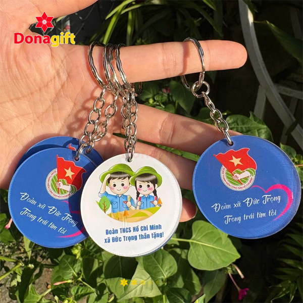 Mẫu móc khóa mica tròn đại hội thiết kế đẹp giá xưởng