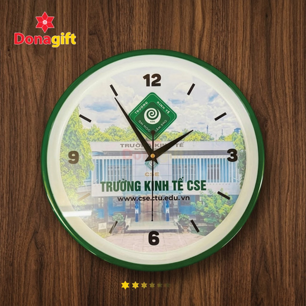 Đồng hồ Trường Kinh Tế CSE làm quà tặng lưu niệm cho sinh viên