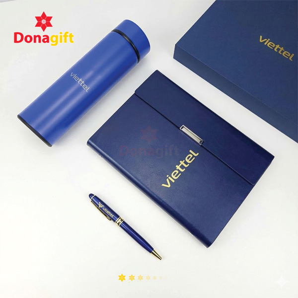 Setgift Bình Sổ Bút Viettel – DonaGift gồm bình giữ nhiệt, sổ tay và bút ký cao cấp in logo Viettel.