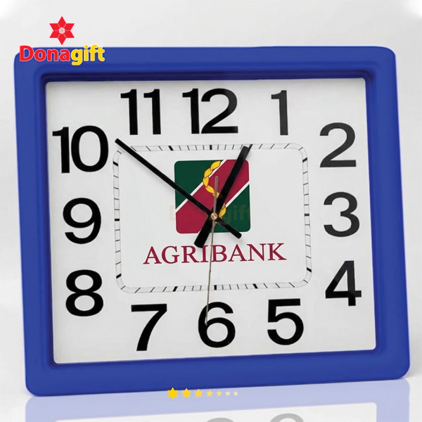 Cận cảnh đồng hồ khung chữ nhật Agribank thiết kế hiện đại