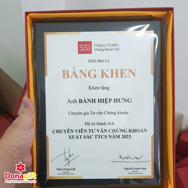 bang-vinh-danh-05
