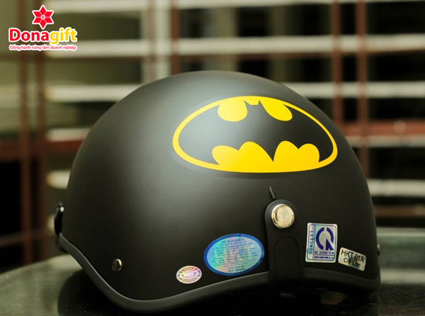 Mũ bảo hiểm Batman