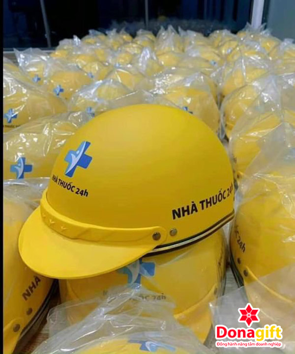 mu-bao-hiem-mau-vang-11