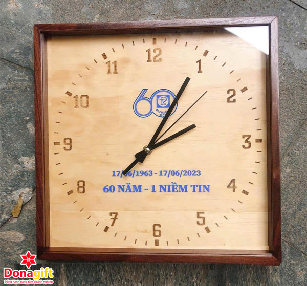 dong-ho-treo-tuong-29