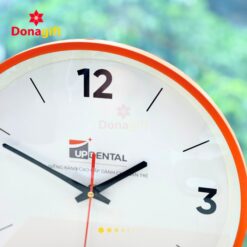 dong ho treo tuong nha khoa updental 2
