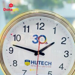 dong ho truong hoc hutech 4