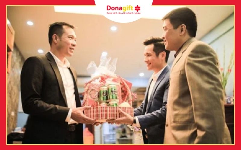 Vì Sao Nên Đầu Tư Và Quà Tết Doanh Nghiệp Tặng Công Ty, Khách Hàng, Đối Tác, Nhân Viên