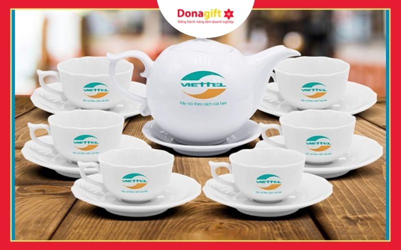 Bộ ấm chén gốm sứ