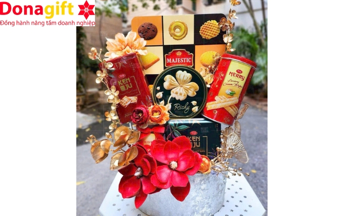 Giỏ quà bánh kẹo Tết 700k