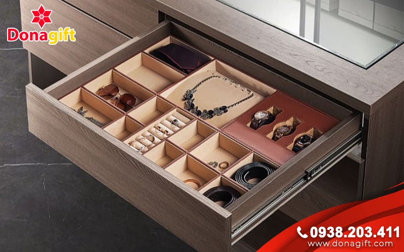 Trang sức hoặc phụ kiện sang trọng Trang sức hoặc phụ kiện sang trọng