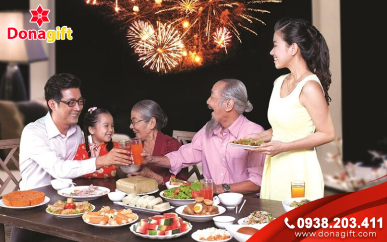 Đón giao thừa cùng gia đình