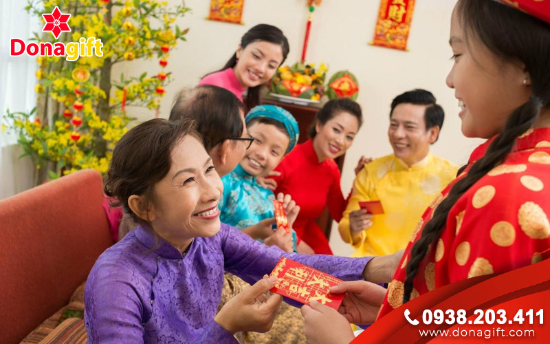 Mừng tuổi (lì xì) đầu năm và lời chúc Tết
