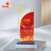 Kỷ niệm chương thủy tinh vinh danh 10 năm cống hiến 3 Kỷ niệm chương thủy tinh vinh danh 10 năm cống hiến – thiết kế sang trọng