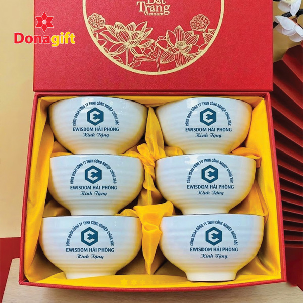 Bộ 6 chén sứ trắng EWISDOM Hải Phòng in logo sắc nét dùng làm quà tặng hội nghị.