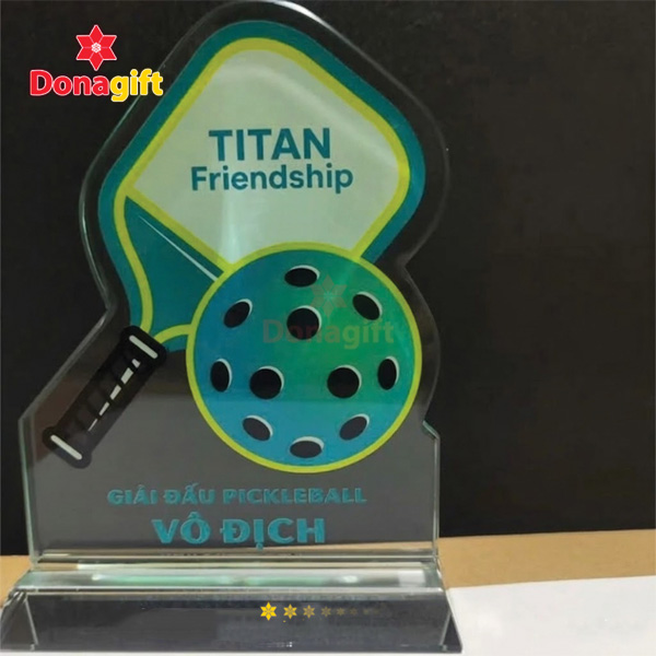 Cúp vô địch Pickleball Titan Friendship 2025 thiết kế sang trọng cho giải đấu thể thao