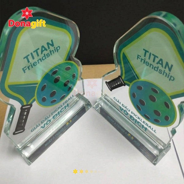 Cúp Pickleball Titan Friendship 2025 dùng trao giải cho đội vô địch