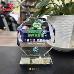 Cúp pha lê BYD gấu trúc – Kỷ niệm thành tích 10 tỷ BYDT