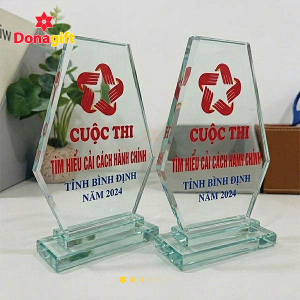 Cúp pha lê cuộc thi cải cách hành chính Bình Định 2024 7 Cúp pha lê vinh danh cải cách hành chính Bình Định 2024