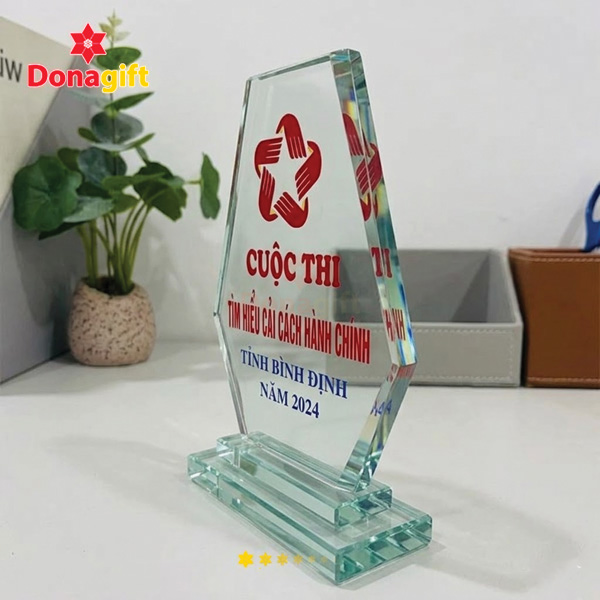Cúp pha lê cuộc thi cải cách hành chính Bình Định 2024 8 Cúp pha lê Bình Định 2024 thiết kế sang trọng