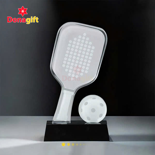 Cúp pha lê Pickleball in logo doanh nghiệp làm quà tặng vinh danh