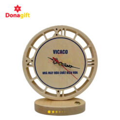 Đồng hồ gỗ quảng cáo VICACO khắc laser logo