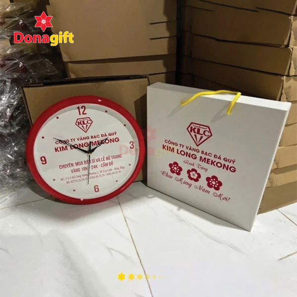 Đồng hồ treo tường in logo Công ty Vàng Bạc Đá Quý Kim Long Mekong 8 Đồng hồ treo tường in logo Công ty Vàng Bạc Đá Quý Kim Long Mekong đẹp mắt