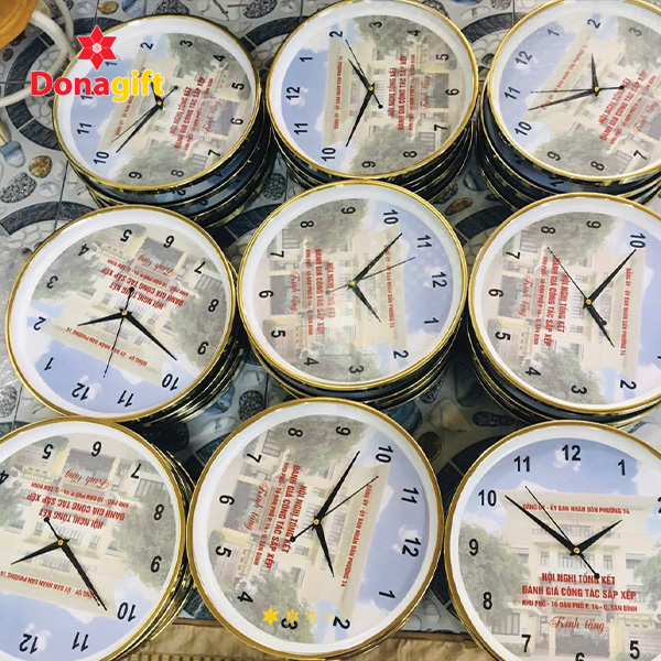 Đồng hồ treo tường in logo quà tặng hội nghị 8 Đồng hồ treo tường in logo thương hiệu, quà tặng hội nghị khách hàng VIP.