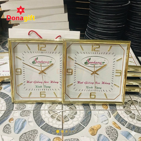 Đồng hồ treo tường Senhong viền vàng – Thiết kế hiện đại, bền đẹp