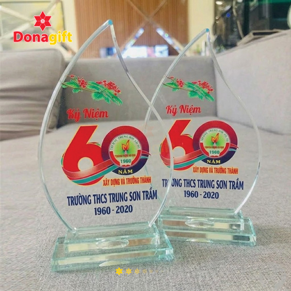 Kỷ niệm chương tri ân thầy cô Trường THCS Trung Sơn Trầm