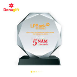 Cúp Pha Lê Tri Ân Nhân Viên 5 Năm Cống Hiến thiết kế sang trọng