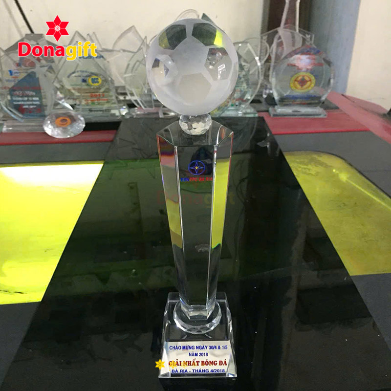 Cúp vô địch bóng đá pha lê