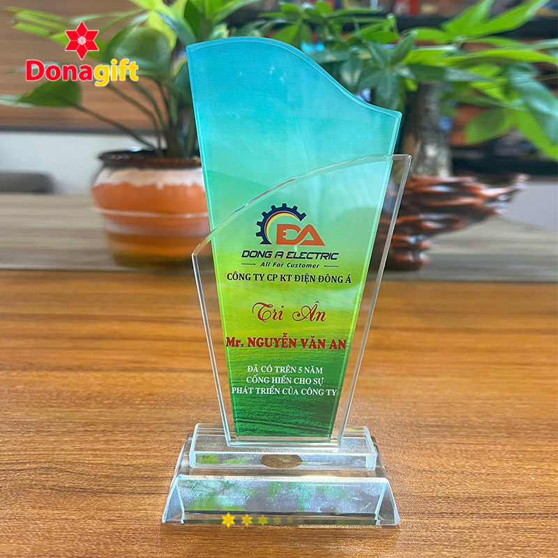 Cúp Pha Lê Tri Ân Nhân Viên 5 Năm Cống Hiến