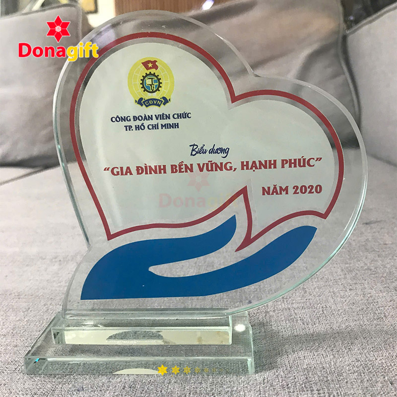 Kỷ niệm chương pha lê hình trái tim - Gia đình bền vững, hạnh phúc