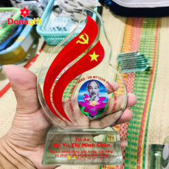 Kỷ niệm chương pha lê ngọn lửa tri ân