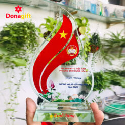 Cúp Pha Lê Hình Ngọn Lửa - Gương Người Tốt Việc Tốt