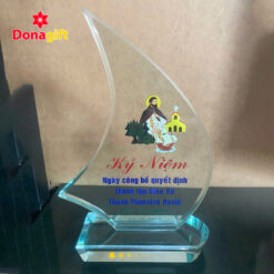 Cúp lưu niệm hình buồm ra khơi