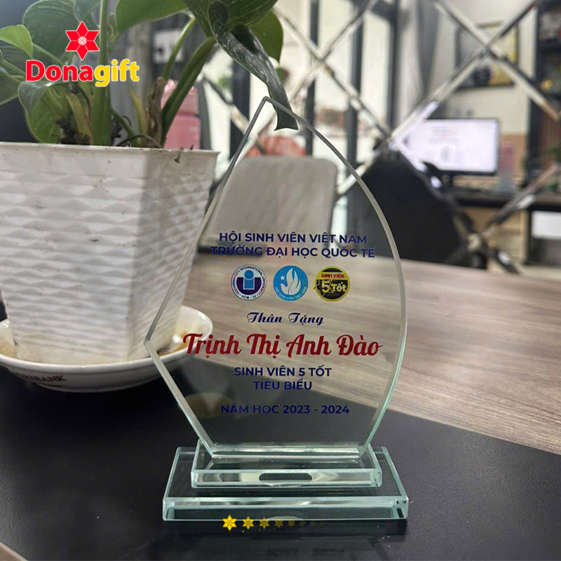 Kỷ niệm chương pha lê giọt nước – Tinh khiết & Vinh danh.