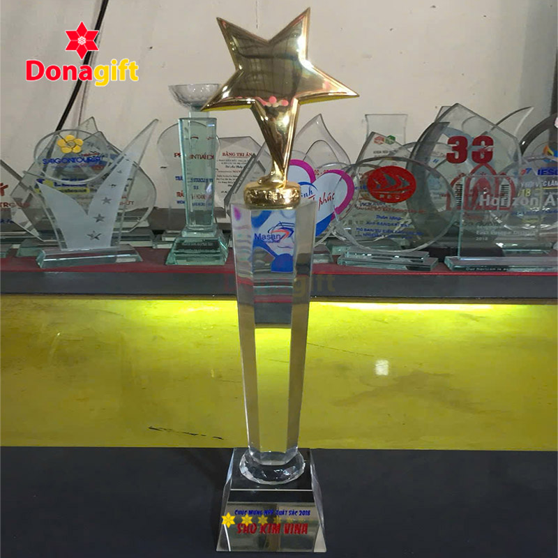 Cúp Pha Lê Ngôi Sao Vàng