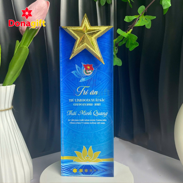 Cúp pha lê vinh danh Đoàn Thanh niên đóng hộp quà tặng sang trọng