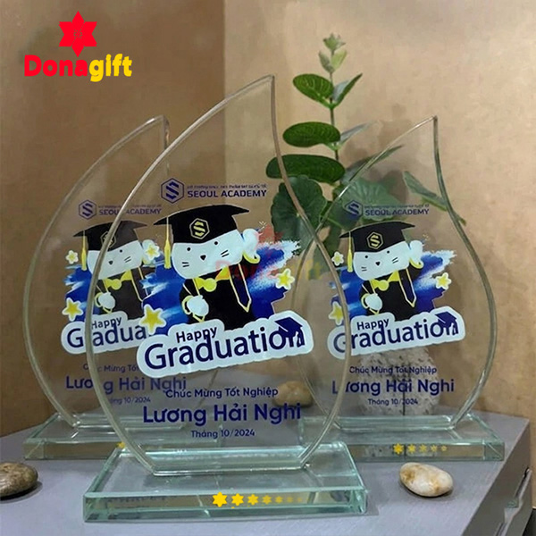 Kỷ niệm chương tốt nghiệp Seoul Academy thiết kế pha lê cao cấp sang trọng