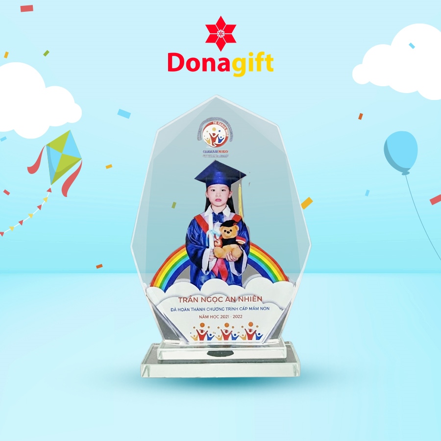 Cúp vinh danh cho bé