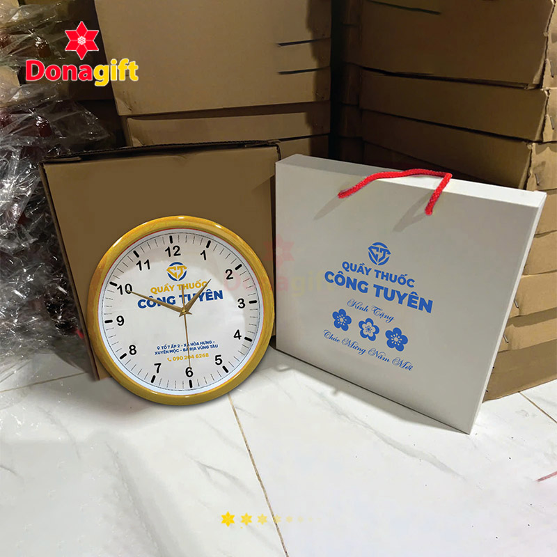 Đồng hồ treo tường in logo "QUẦY THUỐC CÔNG TUYẾN" kèm hộp quà tặng