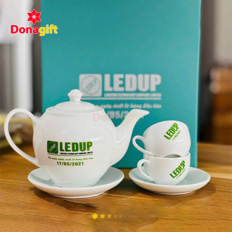 Bộ ấm chén sứ in logo LEDUP – Quà tặng doanh nghiệp