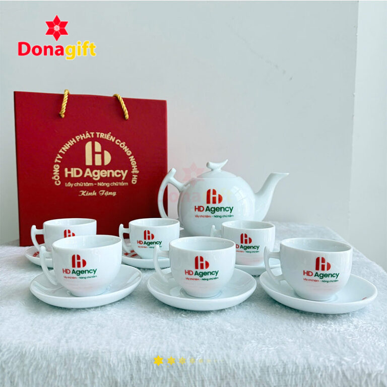 Bộ ấm chén Bát Tràng in logo HD Agency