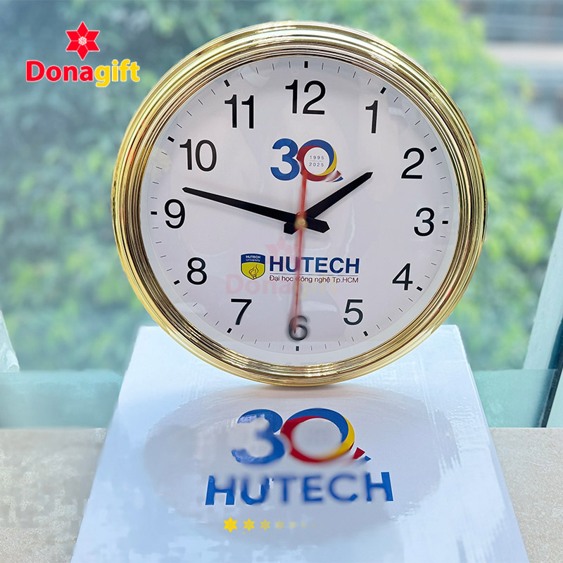 Đồng hồ treo tường in logo HUTECH kỷ niệm 30 năm