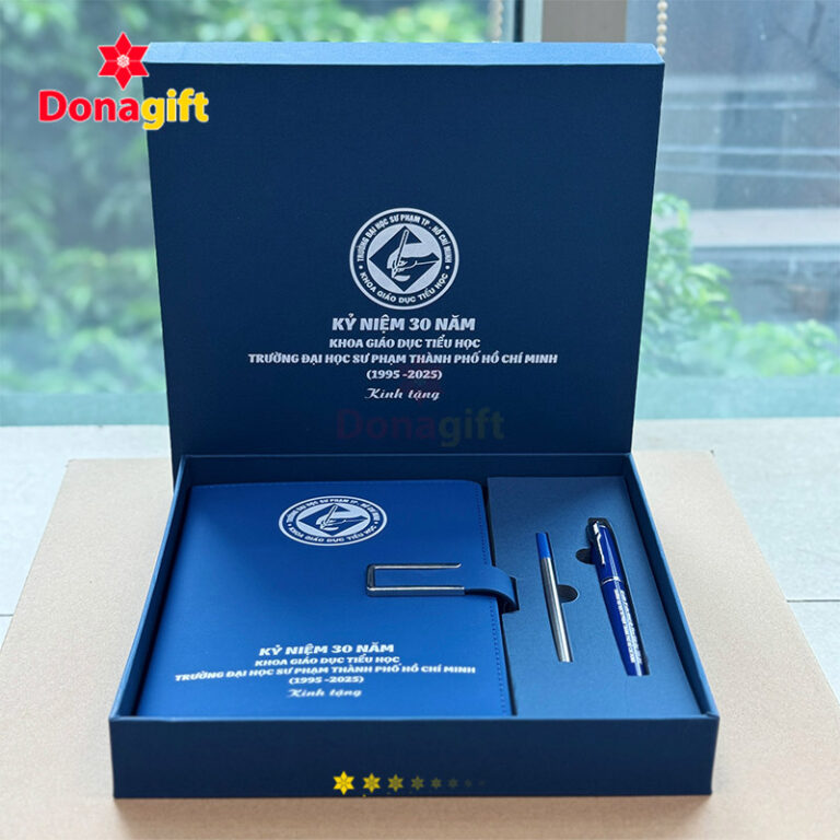 Bộ quà tặng kỷ niệm 30 năm Khoa Giáo dục Tiểu học – Trường Đại học Sư phạm TP.HCM