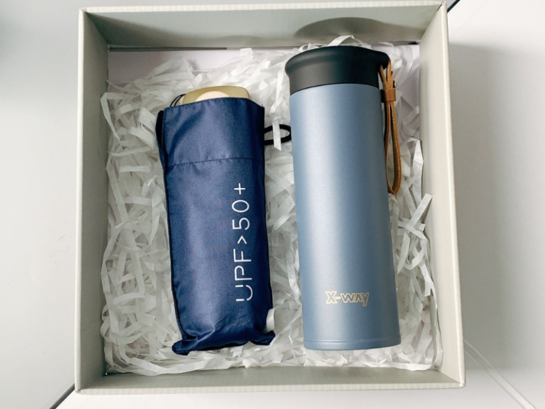 Set gift quà tặng cao cấp gồm nhiều món quà ý nghĩa như bình giữ nhiệt, sổ tay và bút sang trọng