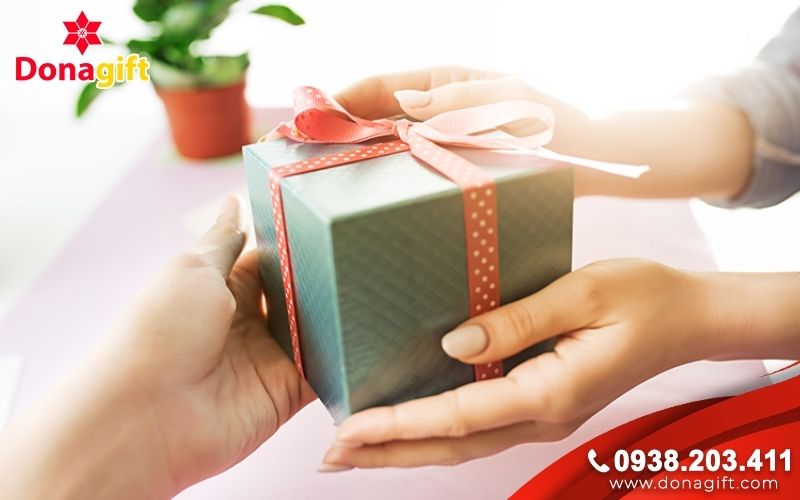 Tổng Hợp 99+ Quà Tết Nhân Viên Ý Nghĩa, Thiết Thực Và Sang Trọng 2 Vì Sao Doanh Nghiệp Nên Tặng Quà Tết Cho Nhân Viên?